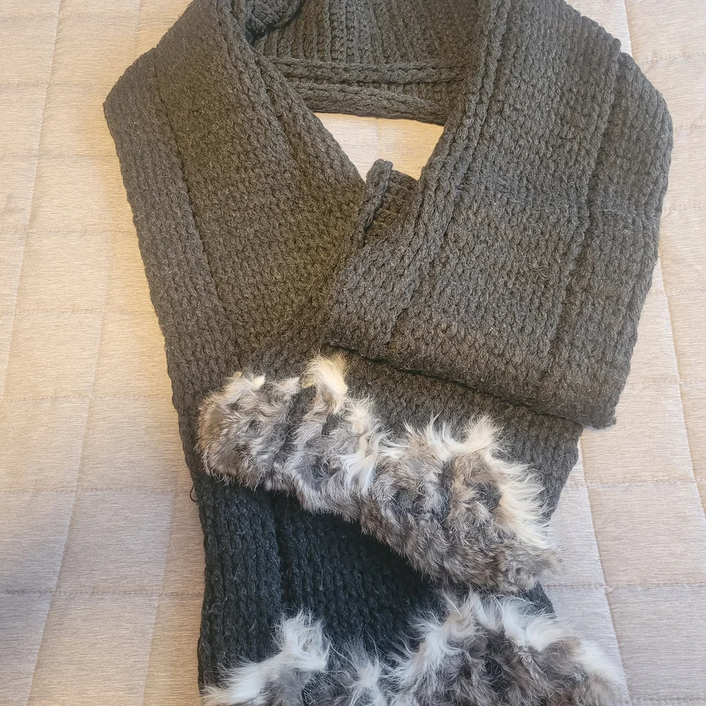 Rabbit Fur Knit Scarf With Gifted Tote Bag - Picture 2 of 13